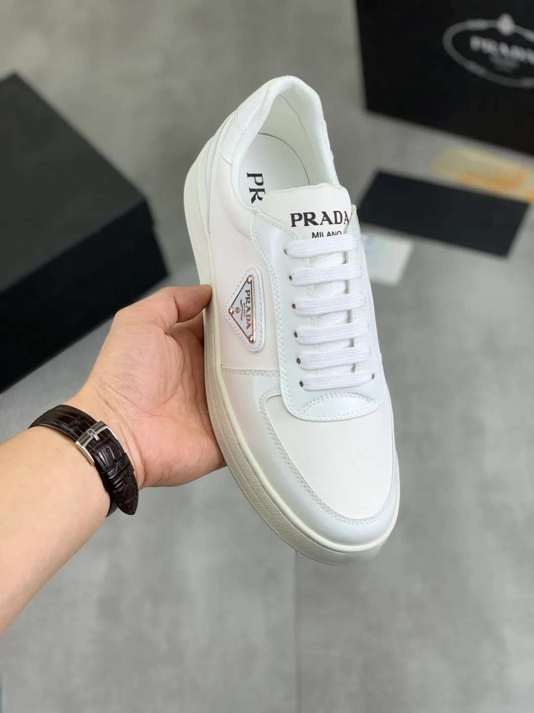 Men's Men's Shoes💰P440💰[New Style] The latest classic model of high-quality PRADA breathable and comfortable men's shoes has been launched on the official website in 1:1 reproduction, synchronized in Hong Kong counters and on the same catwalk; all made of calfskin with breathable mesh fabric ➕Imported soft and comfortable sheep Leather lining, 🍡🍡original 1:1 rubber outsole, non-slip and wear-resistant; comfortable to wear, attractive style, fine workmanship, and simple and neat shoe last, showing a man's courage and toughness, 👍size 38 to 44; 5️⃣colors🉑️ to choose from